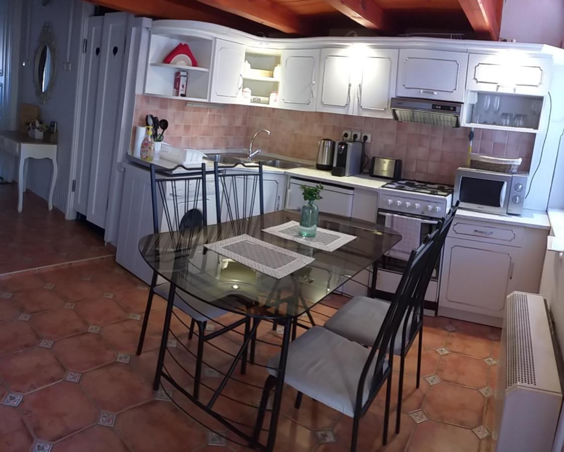 Belvarosi Vintage Apartman A Setaloutcan Miskolc Luaran gambar