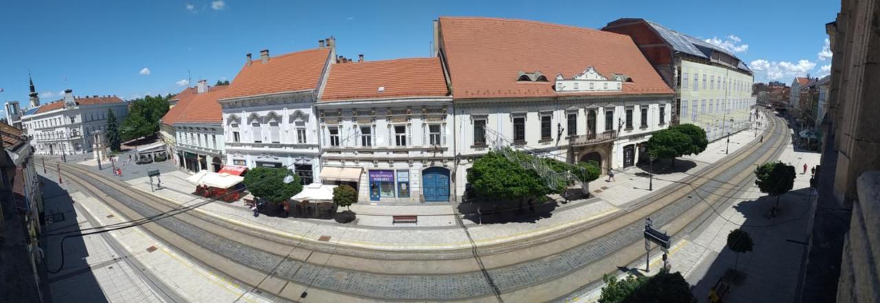 Belvarosi Vintage Apartman A Setaloutcan Miskolc Luaran gambar