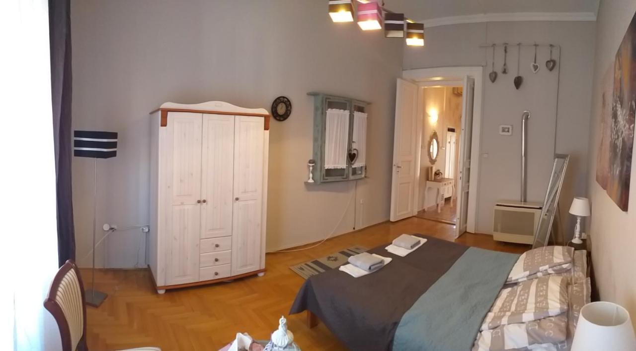 Belvarosi Vintage Apartman A Setaloutcan Miskolc Luaran gambar