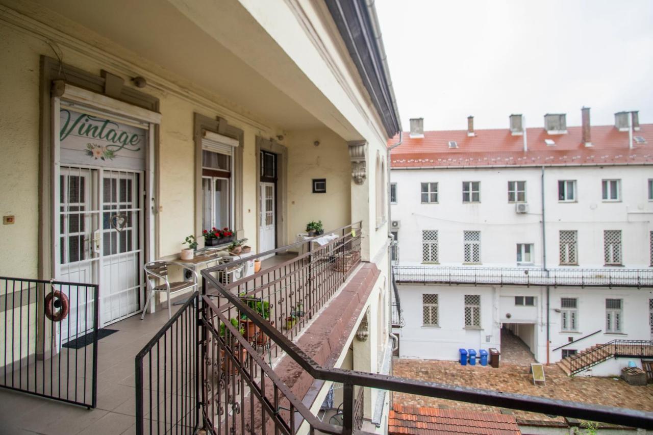 Belvarosi Vintage Apartman A Setaloutcan Miskolc Luaran gambar